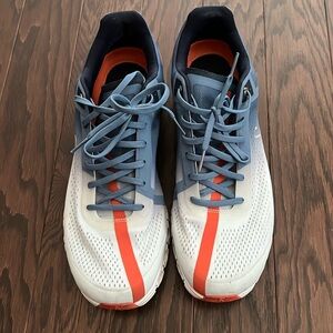 Men’s size 12. ON shoes.